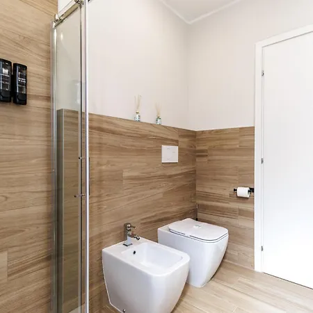 Chiara 6 Guest - Train Station - Parking Apartment Modena