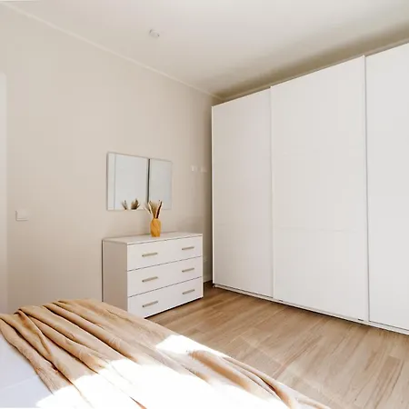 Chiara 6 Guest - Train Station - Parking Apartment