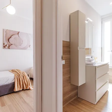 Chiara 6 Guest - Train Station - Parking Apartamento *