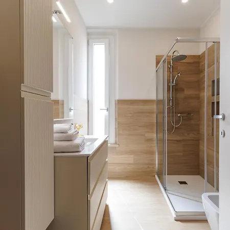 Chiara 6 Guest - Train Station - Parking Apartment