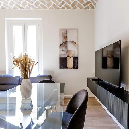 Chiara 6 Guest - Train Station - Parking 公寓 *