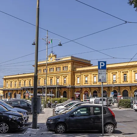 Chiara 6 Guest - Train Station - Parking Apartamento Módena