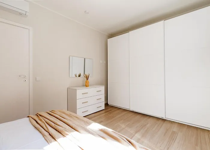 Chiara 6 Guest - Train Station - Parking 公寓