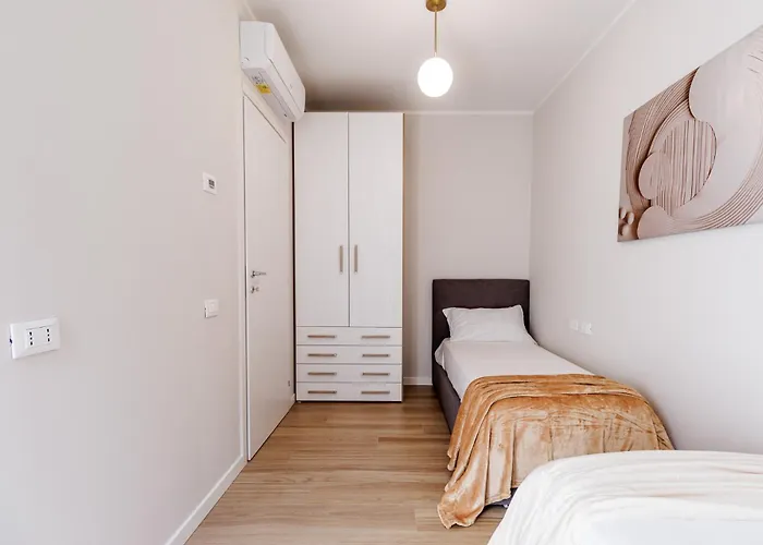 Chiara 6 Guest - Train Station - Parking 公寓 *