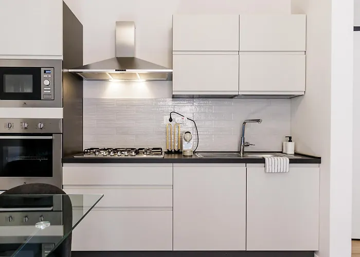 公寓 Chiara 6 Guest - Train Station - Parking 摩德纳