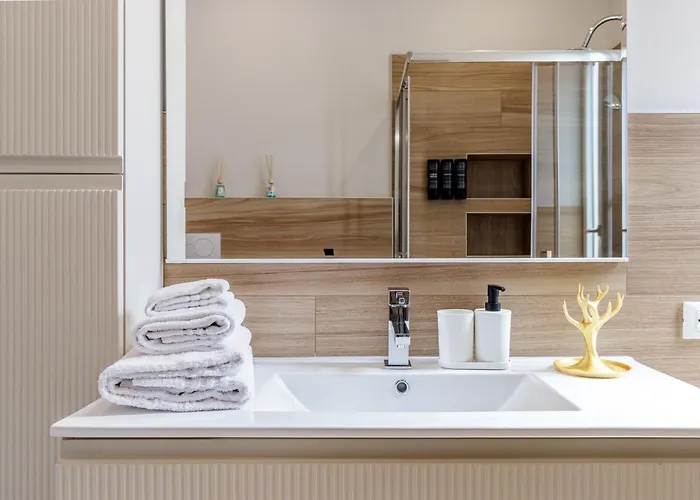 Chiara 6 Guest - Train Station - Parking 公寓 *