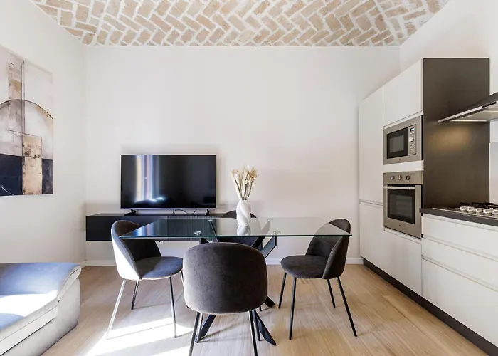 Chiara 6 Guest - Train Station - Parking 摩德纳