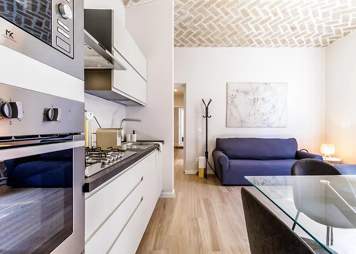 Chiara 6 Guest - Train Station - Parking