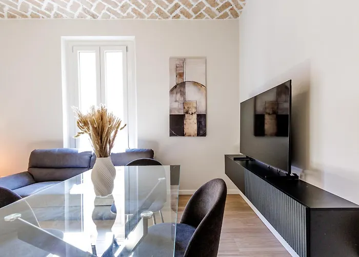 Chiara 6 Guest - Train Station - Parking 公寓 *