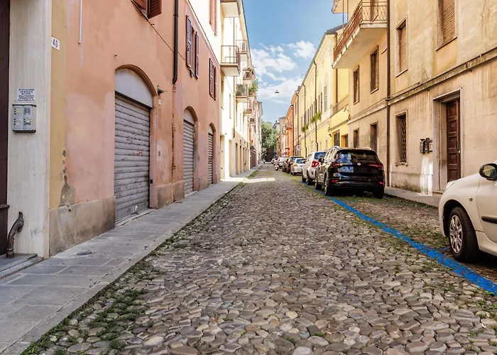 Appartement Chiara 6 Guest - Train Station - Parking Modena